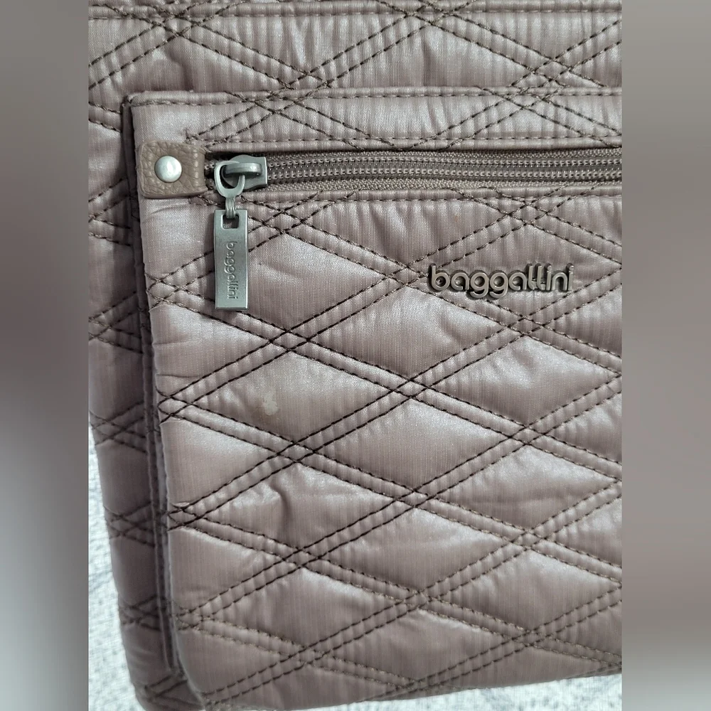 Baggallini Rose Pink Metallic Quilted Crossbody "For Life's Journey" - Picture 4 of 15